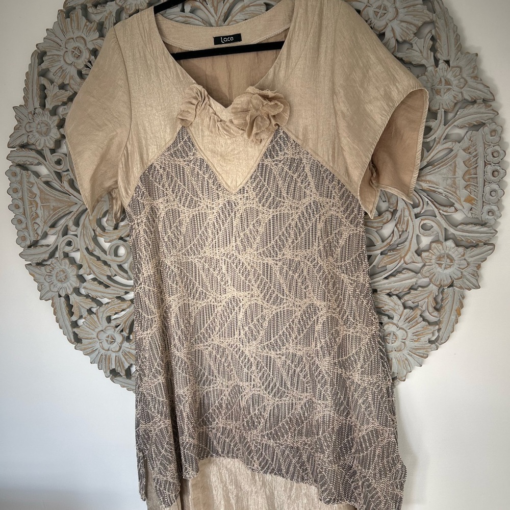 Lace Beige Dress with Floral Detail – Size Large
 🍾🎄